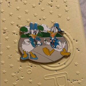 Donald and Daisy Duck Pin